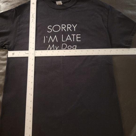 Gildan Sorry I'm Late My Dog Was Sitting On Me Black T-Shirt Med PRE-OWNED - Picture 2 of 4